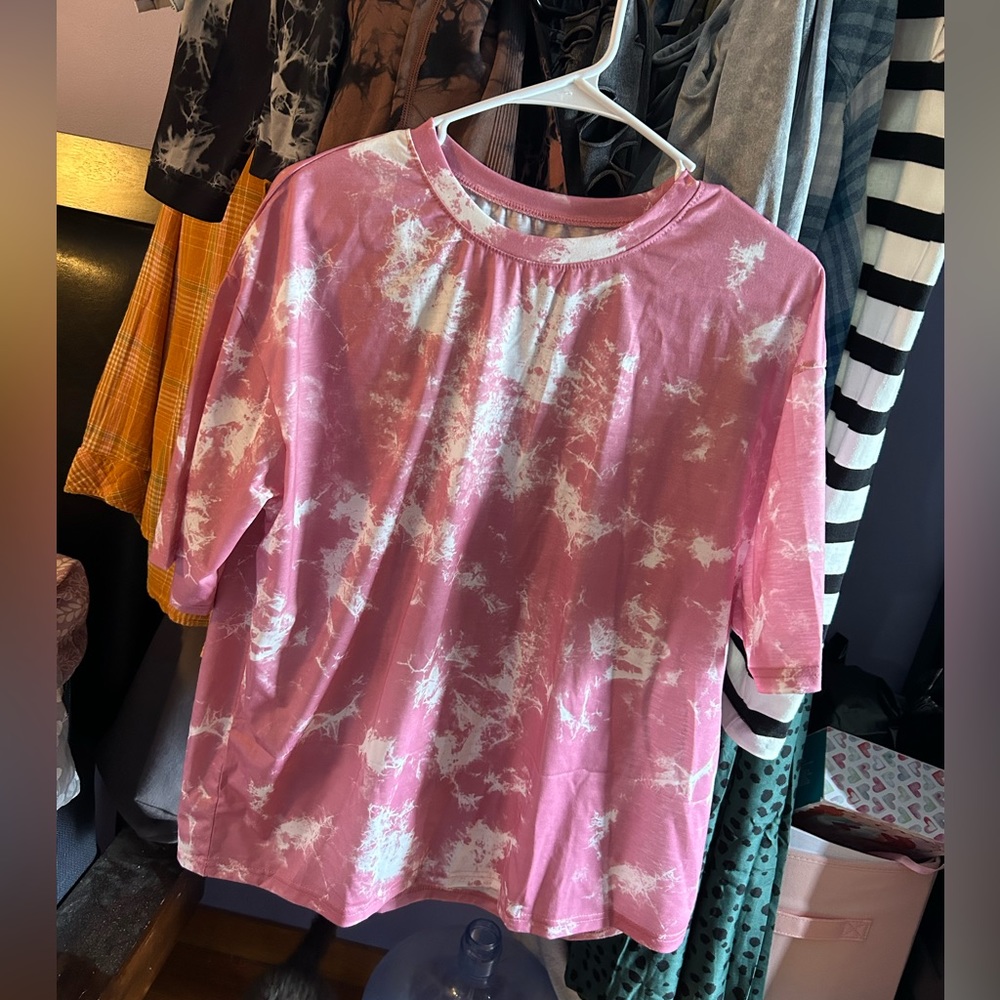 Size lg super comfy tie dyed shirt new!!